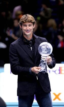 TENNIS - ATP Tennis Herren World Tour Finals 2012 LONDON,ENGLAND,09.NOV.12 - TENNIS - ATP Tennis Herren World Tour Finals. Bild zeigt Juan Carlos Ferrero (ESP). Keywords: Pokal, Retirement Award, Ehrung. 