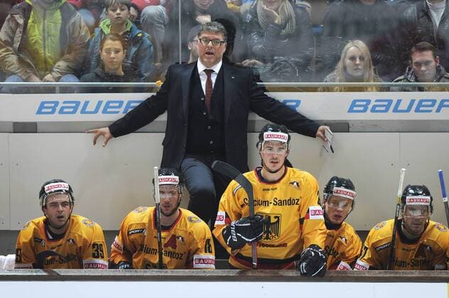 Pat CORTINA (USA),Trainer Deutschland,an der Bande. Eishockey:Deutschland Cup 2012. Deutschland-Kanada (GER-CAN). Nationalmannschaft,Länderspiel am 09.11.2012.
