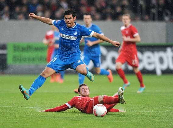 10-11-2012, Fussball, Saison 2012-2013, 1. Bundesliga, 11. Spieltag, Fortuna Düsseldorf - 1899 Hoffenheim 1-1, Kevin Volland (TSG Hoffenheim), li., gegen Adam Bodzek (Fortuna Düsseldorf)