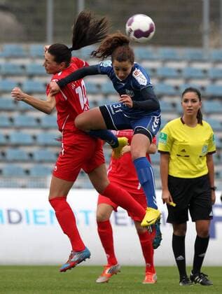 GER, 1.Bundesliga, Frauen, FF USV Jena vs VFL Sindelfingen 11.11.12, Jena, Ernst-Abbe-Sportfeld, GER, 1.Bundesliga, Frauen, FF USV Jena vs VFL Sindelfingen im Bild Julia Arnold (Jena) gegen Merza Julevic(Sindelfingen) during the match between FF USV Jena and VFL Sindelfingen on 2012 11 11