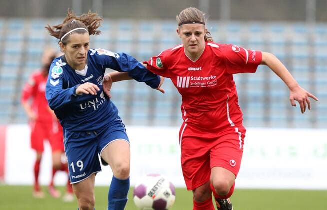 GER, 1.Bundesliga, Frauen, FF USV Jena vs VFL Sindelfingen 11.11.12, Jena, Ernst-Abbe-Sportfeld, GER, 1.Bundesliga, Frauen, FF USV Jena vs VFL Sindelfingen im Bild Iva Landeka (Jena) gegen Lea Rädle (Sindelfingen) during the match between FF USV Jena and VFL Sindelfingen on 2012 11 11