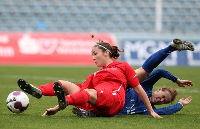 GER, 1.Bundesliga, Frauen, FF USV Jena vs VFL Sindelfingen 11.11.12, Jena, Ernst-Abbe-Sportfeld, GER, 1.Bundesliga, Frauen, FF USV Jena vs VFL Sindelfingen im Bild Lisa Seiler (Jena) gegen Michelle Wörner (Sindelfingen) during the match between FF USV Jena and VFL Sindelfingen on 2012 11 11
