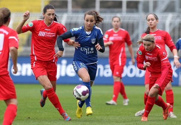 GER, 1.Bundesliga, Frauen, FF USV Jena vs VFL Sindelfingen 11.11.12, Jena, Ernst-Abbe-Sportfeld, GER, 1.Bundesliga, Frauen, FF USV Jena vs VFL Sindelfingen im Bild Julia Arnold (Jena) gegen Merza Julevic(Sindelfingen) during the match between FF USV Jena and VFL Sindelfingen on 2012 11 11