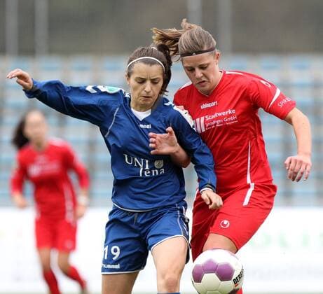 GER, 1.Bundesliga, Frauen, FF USV Jena vs VFL Sindelfingen 11.11.12, Jena, Ernst-Abbe-Sportfeld, GER, 1.Bundesliga, Frauen, FF USV Jena vs VFL Sindelfingen im Bild Iva Landeka (Jena) gegen Lea Rädle (Sindelfingen) during the match between FF USV Jena and VFL Sindelfingen on 2012 11 11