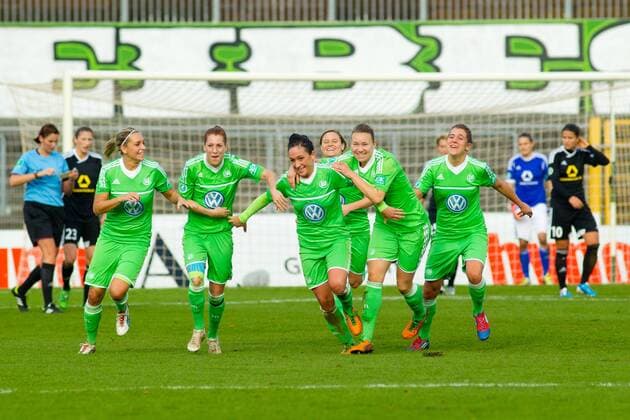 Torjubel - Torschützin Nadine Keßler (VfL Wolfsburg) trifft zum 3-2 - 1. Fußball Bundesliga Punktspiel Saison 2012-13 VFL Wolfsburg vs. 1. FFC Frankfurt im Stadion am Elsterweg in Wolfsburg - Aktion, 11.11.2012, Deutschland, Fußball,Frau,Frauen