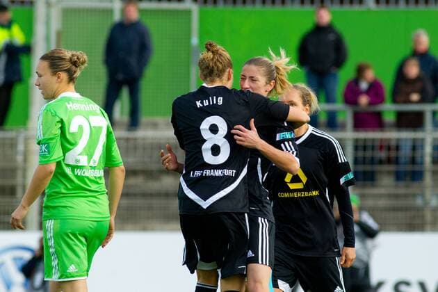 Torjubel - Torschützin Bianca Schmidt (1. FFC Frankfurt) trifft zum 0-1 - 1. Fußball Bundesliga Punktspiel Saison 2012-13 VFL Wolfsburg vs. 1. FFC Frankfurt im Stadion am Elsterweg in Wolfsburg - Aktion, 11.11.2012, Deutschland, Fußball,Frau,Frauen