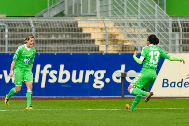 Torjubel - Torschützin Martina Müller (VfL Wolfsburg) trifft zum 1-1 - 1. Fußball Bundesliga Punktspiel Saison 2012-13 VFL Wolfsburg vs. 1. FFC Frankfurt im Stadion am Elsterweg in Wolfsburg - Aktion, 11.11.2012, Deutschland, Fußball,Frau,Frauen