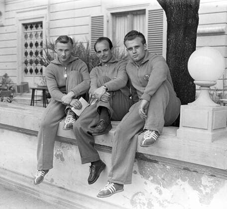 Internationales FIFA Jugendturnier 1955 in Italien,- vor dem Hotel in Florenz, vl: Hans Reichert (VfB Oldenburg), Dettmar Cramer, und Norbert Wels (VfR Obereßlingen)