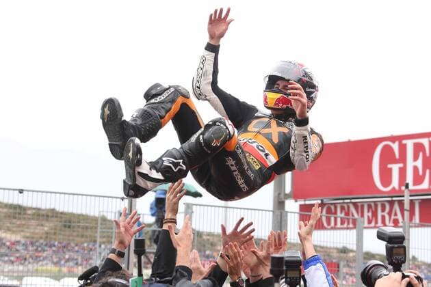 IPP20121111 Motorsports: Moto2 World Championship, GP of Valencia, marc marquez Siegesjubel, Sieg xHOCHxZWEIx xItalyxPhotoxPressx 