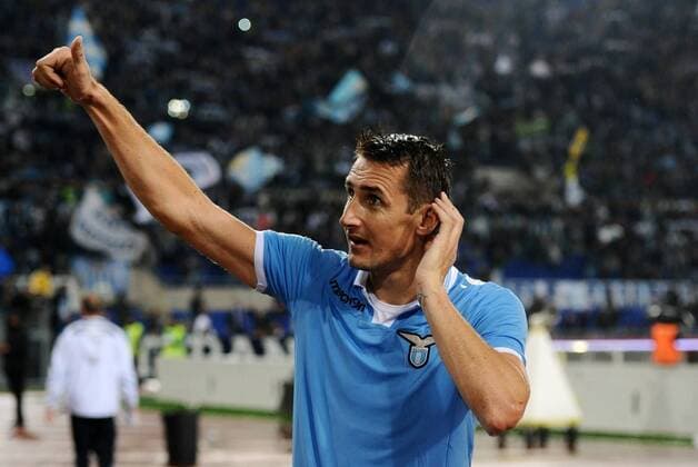 Miroslav Klose (Lazio) saluta la curva Nord 11 11 2012 Roma, Stadio Olimpico Campionato di Calcio Serie A 2012 2013 Derby Lazio vs Roma 3-2 Foto Antonietta Baldassarre Insidefoto AntoniettaxBaldassarre