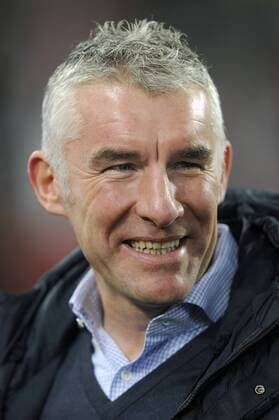 Mirko SLOMKA,Trainer (Hannover96),Einzelbild,angeschnittenes Einzelmotiv,Portraet,Portrait,Porträt,lacht,lachen,lachend,optimistisch,gutgelaunt. Fussball 1. Bundesliga, 11. Spieltag, VFB Stuttgart (S) - Hannover 96 (H) 2-4. Liga1,Spieltag11,Saison 2012 13,am 11.11.2012. M E R C E D E S B E N Z A R E N A.