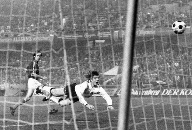BR Deutschland - Ungarn 0:0 - Klaus Fischer (BRD) erzielt ein Tor, welches später annulliert