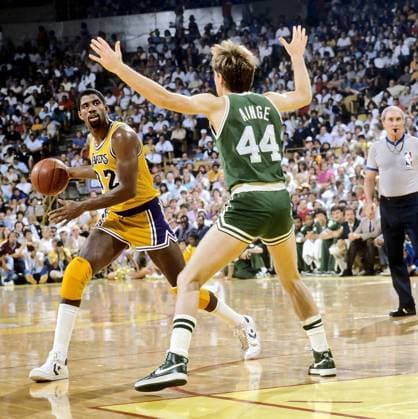 Los Angeles Lakers Magic Johnson in 1985 NBA Basketball Herren USA Finals vs the Boston Celtics Danny Ainge. NBA Basketball Herren USA 1985 - Magic Johnson 1985 NBA Basketball Herren USA Finals NBA Basketball Herren USA 1985 - Magic Johnson 1985 NBA Basketball Herren USA Finals  - ZUMAl10