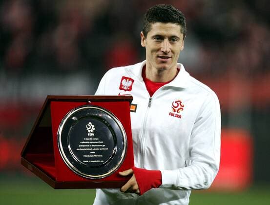GDANSK, Poland Ehrung anlässlich des 50. Länderspiels von Robert Lewandowski ROBERT LEWANDOWSKI  121114MIN002