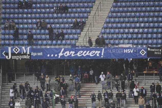 ... Forever Deutschland, Hamburg , Imtech Arena, Fussball, 1. Bundesliga, Saison 2012 2013 , 12. Spieltag Hamburger SV, die Bundesligauhr ist überdeckt von Bannern, Jungspunde, Nur der HSV