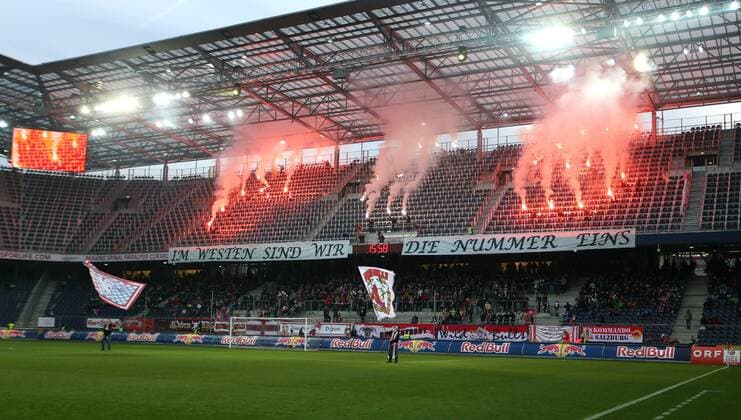 FUSSBALL - BL, RB SALZBURG,AUSTRIA,18.NOV.12 - FUSSBALL - tipp3 Bundesliga powered by T-Mobile, Pyrotechnik in der Red Bull Salzburg Arena 