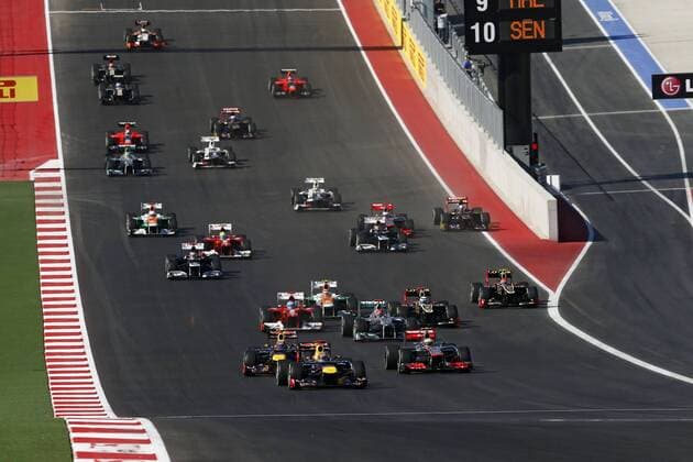 Motorsports: FIA Formula One World Championship 2012, Grand Prix of United States, 1 Sebastian Vettel (GER, Red Bull Racing), 4 Lewis Hamilton (GBR, Vodafone McLaren Mercedes), 2 Mark Webber (AUS, Red Bull Racing), start, mass, Masse, Menge, viele, many xHOCHxZWEIx