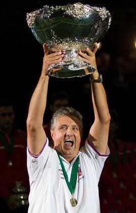 TENNIS - ITF, Davis Cup Finale, CZE vs ESP PRAG,TSCHECHIEN,18.NOV.12 - TENNIS - ITF, Davis Cup Finale, Tschechien vs Spanien, Siegerehrung. Bild zeigt Kapitän Jaraslov Navratil (CZE). Keywords: Medaille, Pokal. 