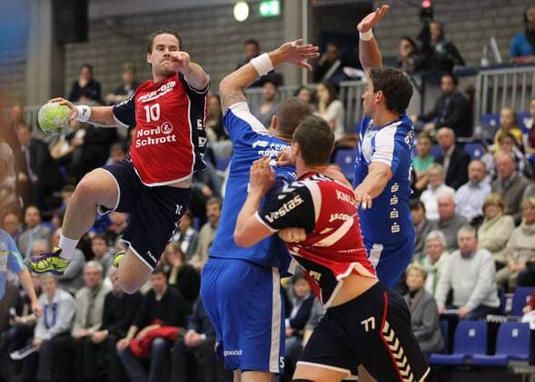 Thomas MOGENSEN (SG Flensburg Handewitt) beim Torwurf