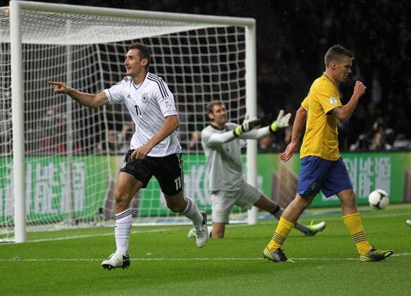 Dienstag, 16.10.2012, in Berlin, Saison 12 13, Nationalmannschaft, Länderspiel, Fussball, WM-Qualifikation, DFB, International Deutschland - Schweden, GER - SWE Jubel, Torjubel, Miroslav Klose, GER DeFodi031