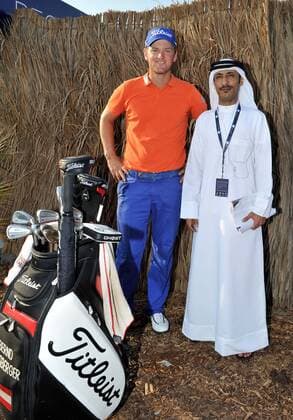 GOLF - DB World Tour Championship, Race to Dubai DUBAI,VEREINIGTE ARABISCHE EMIRATE,22.NOV.12 - DIVERS, GOLF - DB World Tour Championship, Race to Dubai, Jumeirah Golf Estates. Bild zeigt Bernd Wiesberger (AUT) mit einem Scheich. 