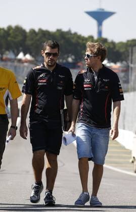Motorsports: FIA Formula One World Championship 2012, Grand Prix of Brazil, Guillaume Rocky Rocquelin, 1 Sebastian Vettel (GER, Red Bull Racing), xHOCHxZWEIx