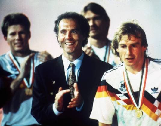 Deutschland ist Weltmeister 1990 in Rom Teamchef Franz Beckenbauer und Jürgen Klinsmann