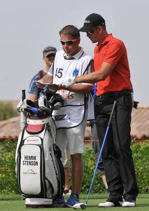 GOLF - DB World Tour Championship, Race to Dubai DUBAI,VEREINIGTE ARABISCHE EMIRATE,24.NOV.12 - DIVERS, GOLF - DB World Tour Championship, Race to Dubai, Jumeirah Golf Estates. Bild zeigt Henrik Stenson (SWE) mit seinem Caddy. 