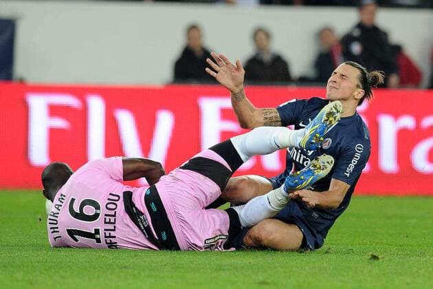 Zlatan Ibrahimovic (PSG) Yohann Thuram Ulien (Troyes) FOOTBALL : PSG vs Troyes - Ligue 1- 24 11 2012 N.LeGouic FEP Panoramic 