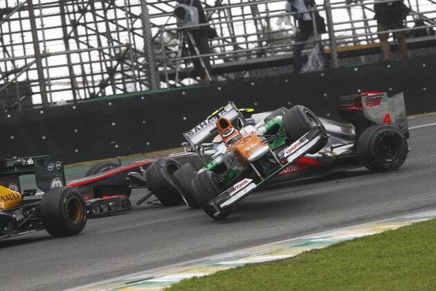 Motorsports: FIA Formula One World Championship 2012, Grand Prix of Brazil, crash between 12 Nico Hülkenberg (GER, Sahara Force India F1 Team) and 4 Lewis Hamilton (GBR, Vodafone McLaren Mercedes), xHOCHxZWEIx
