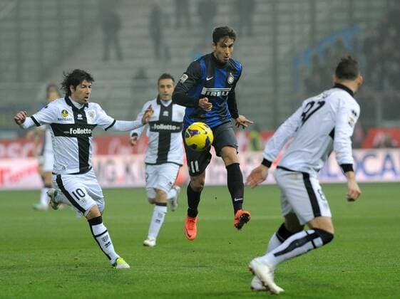 IPP20121126 Football - soccer: Serie A, FC Parma - Inter Mailand, Ricardo Alvarez, vs jaime Valdes xHOCHxZWEIx xItalyxPhotoxPressx 