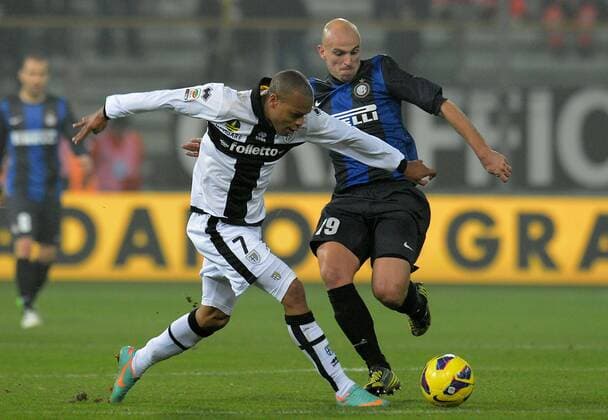 IPP20121126 Football - soccer: Serie A, FC Parma - Inter Mailand, Jonathan biabiany, Esteban Cambiasso xHOCHxZWEIx xItalyxPhotoxPressx 