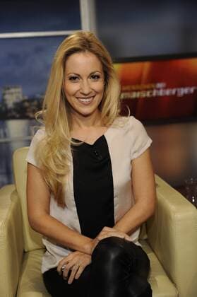 Die Sportmoderatorin Andrea Kaiser zu Gast in der ARD Talkshow Menschen bei Maischberger am 27.11.2012 in Köln