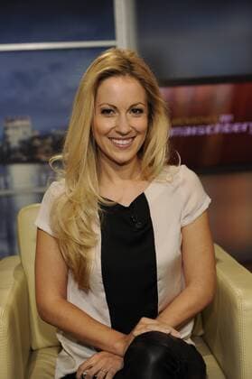 Die Sportmoderatorin Andrea Kaiser zu Gast in der ARD Talkshow Menschen bei Maischberger am 27.11.2012 in Köln