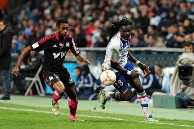 Nicolas Nkoulou (Marseille) Bafetimbi Gomis (Lyon) FOOTBALL : Marseille vs Lyon - Ligue 1- 28 11 2012 N.LeGouic FEP Panoramic 