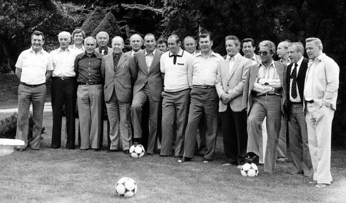 Wiedersehen der Weltmeister 1954, v.li.: Fritz Walter, Heinz Kubsch, Heinz Kwiatkowski, Karl Heinz Metzner, Masseur Erich Deuser, Paul Mebus, Berni Klodt, Horst Eckel, Hans Schäfer, Ulrich Biesinger, Herbert Erhardt, Fritz Laband, Ottmar Walter, Helmut Rahn, Hans Bauer, Werner Liebrich, Max Morlock und Alfred Pfaff - DEUTSCHSPRACHIGE SPORTZEITSCHRIFTEN UND -ZEITUNGEN NUR NACH RÜCKSPRACHE