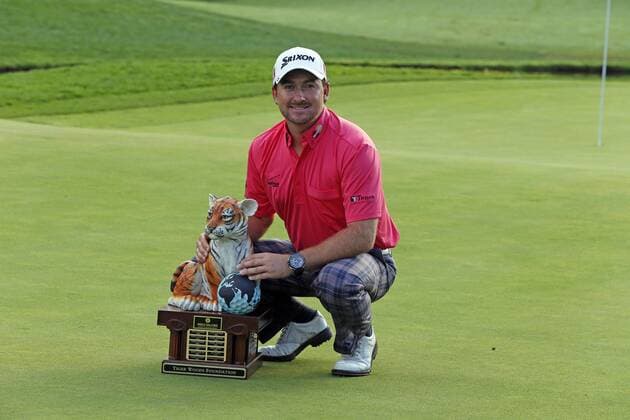 December 02, 2012: Graeme McDowell poses with the winner s trophy after winning the Tiger Woods World Challenge Presented by Northwestern Mutual at Sherwood Country Club in Thousand Oaks, CA...Charles Baus CSM GOLF 2012: World Challenge by Northwestern Mutual DEC 02 - ZUMAcb8