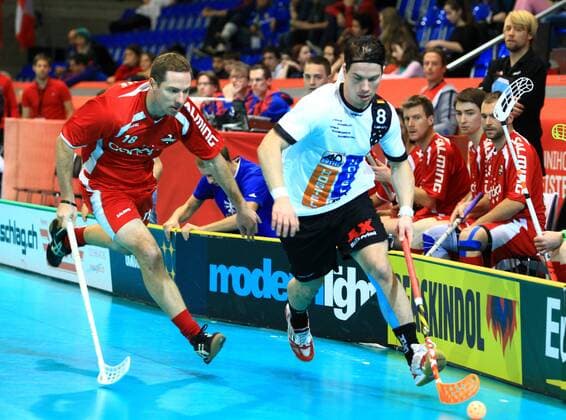 04.12.2012 Unihockey ,Floorball, Herren Weltmeisterschaft Zürich Deutschland - Kanada , Bild zeigt Fredrik Holtz (GER) re. gegen Laporte (Canada) Stephane Aktion Zweikampf 