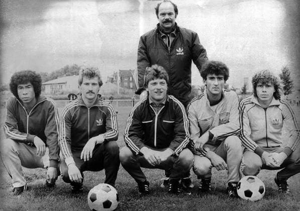 Neuzugänge SV Waldhof Mannheim mit Trainer Klaus Schlappner (hi.); Kim Min Hai (li.), Fritz Walter (2.v.li.), Rainer Korlatzki (3.v.li.), Pantelis Tsionanis, Ulf Quaisser (re.) DEUTSCHSPRACHIGE SPORTZEITSCHRIFTEN UND -ZEITUNGEN NUR NACH RÜCKSPRACHE