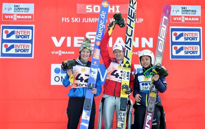 SKI NORDISCH - FIS WC Sotschi KRASNAJA POLJANA,RUSSLAND,09.DEZ.12 - SKI NORDISCH, SKISPRINGEN - FIS Weltcup der Damen, Siegerehrung. Bild zeigt Coline Mattel (FRA), Daniela Iraschko (AUT) und Sara Takanashi (JPN). 