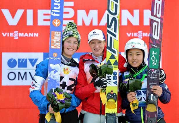 SKI NORDISCH - FIS WC Sotschi KRASNAJA POLJANA,RUSSLAND,09.DEZ.12 - SKI NORDISCH, SKISPRINGEN - FIS Weltcup der Damen, Siegerehrung. Bild zeigt Coline Mattel (FRA), Daniela Iraschko (AUT) und Sara Takanashi (JPN). 