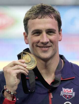 SCHWIMMEN - FINA Kurzbahn WM Istanbul ISTANBUL,TUERKEI,12.DEZ.12 - DIVERS, SCHWIMMEN - FINA Kurzbahn Weltmeisterschaft, 200m Freistil der Herren, Siegerehrung. Bild zeigt Ryan Lochte (USA). Keyword: Medaille. 