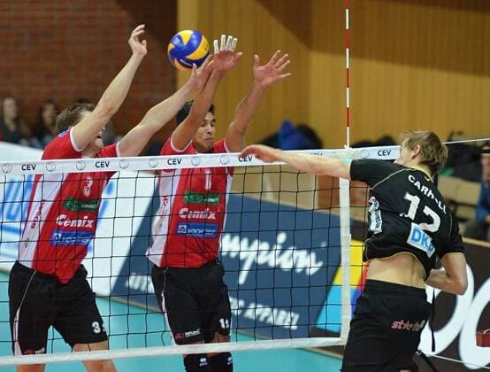 Champions League, group B, voleyball, Jihostroj Ceske Budejovice - Berlin Recycling Volleys, December 12, 2012, Ceske Budejovice, Czech Republic. From left: Radek Mach and Andy Rojas of Nymburk and Paul Carroll of Berlin. (CTKxPhoto DavidxVeis) CTKPhotoP201212120986701  VEI 4