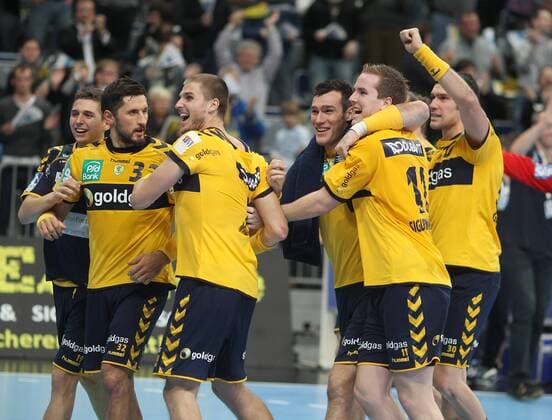 HANDBALL - DHB POKAL - 12.12.2012, RHEIN NECKAR LÖWEN vs. SC GLADIATORS MAGDEBURG - , SCHLUSSJUBEL: MARIUS STEINHAUSER, ALEXANDER PETERSSON, BJARTE MYRHOL, ISAIAS GUARDIOLA VILLAPLANA, NEUZUGANG STEFAN RAFN SIGURMANNSSON, GEDEO GUARDIOLA VILLAPLANA (RNL), -