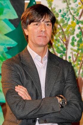 Joachim Jogi Loew Übergabe der 100.000 Euro Spende von MAOAM zugunsten der Stiftung Fairchance in der Vineta-Grundschule, Berlin Foto:xgbrcix xFuturexImage
