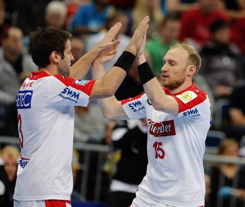HANDBALL - DHB-POKAL - 12.12.2012, RHEIN-NECKAR LÖWEN vs. SC MAGDEBURG, v.l. BENNET WIEGERT, YVES GRAFENHORST (SCM), -