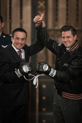 Mexican President Enrique Pena Nieto (R) and Mexican boxer Juan Manuel Marquez show the gloves during a ceremony at the National Palace, in Mexico City, capital of Mexico, on Dec. 14, 2012. The welterweight champion Juan Manuel Marquez presented Pena Nieto the gloves he used on the match he won against Filipino boxer Manny Pacquiao as a gift. (Xinhua Pedro Mera) (ce) MEXICO-MEXICO CITY-BOXING-PENA NIETO-MARQUEZ 