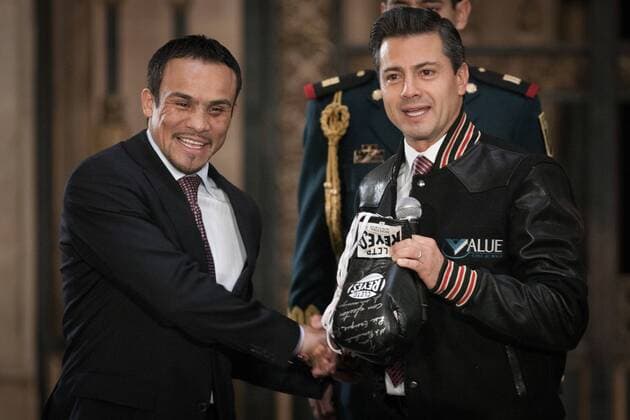 Mexican President Enrique Pena Nieto (R) shakes hands with Mexican boxer Juan Manuel Marquez during a ceremony at the National Palace, in Mexico City, capital of Mexico, on Dec. 14, 2012. The welterweight champion Juan Manuel Marquez presented Pena Nieto the gloves he used on the match he won against Filipino boxer Manny Pacquiao as a gift. (Xinhua Pedro Mera) (ce) MEXICO-MEXICO CITY-BOXING-PENA NIETO-MARQUEZ 