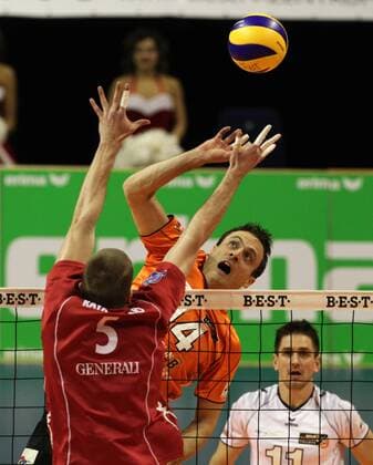Matias Raymaekers, Tomas Kmet Aktion Spielszene Zweikampf Volleyball Bundesliga Herren Saison 2012 13 16.12.2012 BR Volleys Berlin vs. Generali Haching