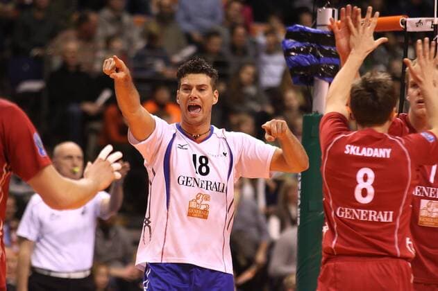 Berlin, Deutschland 16. Dezember 2012: 1. Bundesliga Volleyball 12 13 - Berlin Recycling Volleys vs. Generali Haching. Jubel von Generali Haching: Sebastian Pruesener sw